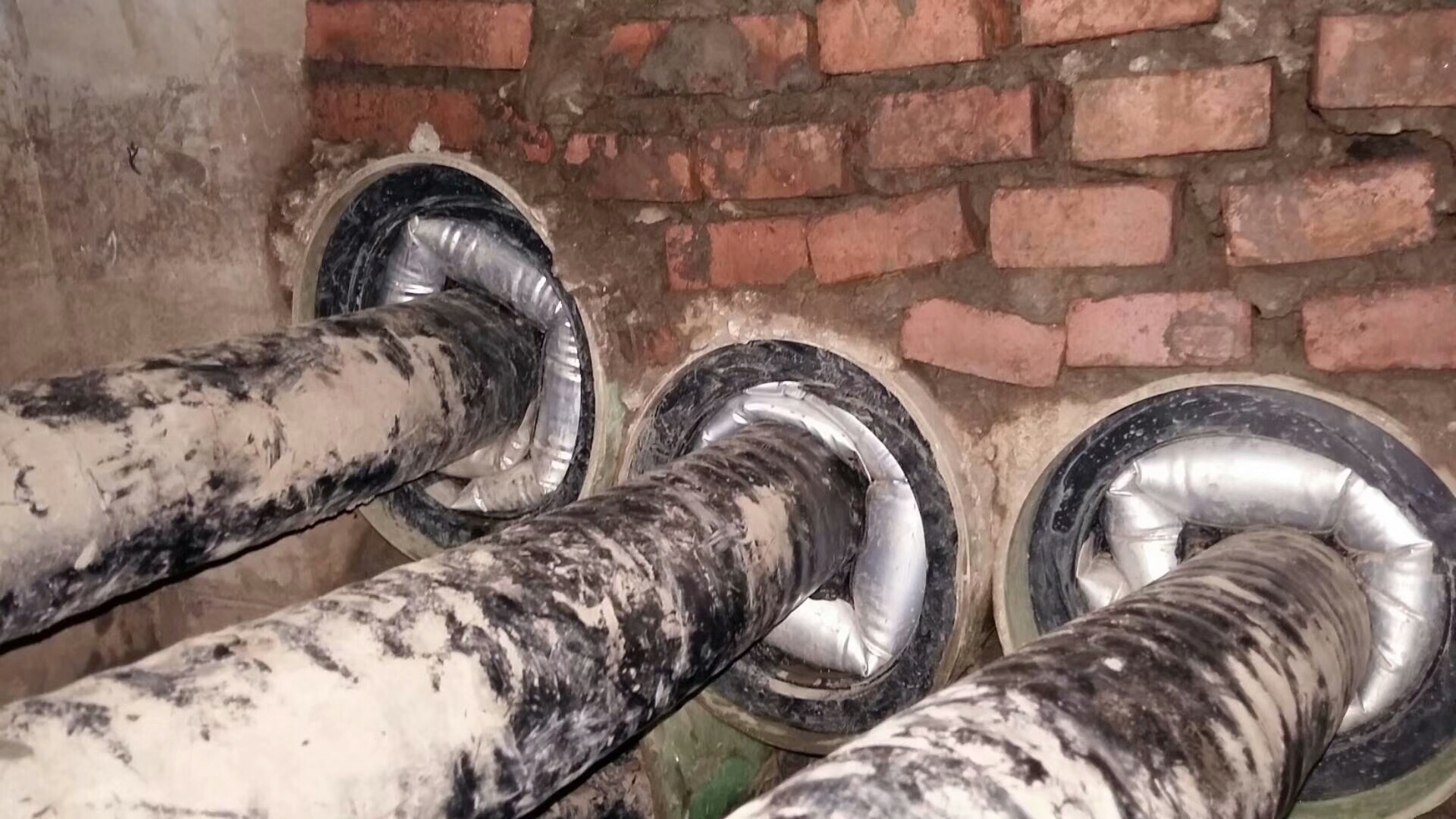 ����͹ܵ����Է���ґ�(y��ng)�ìF(xi��n)��